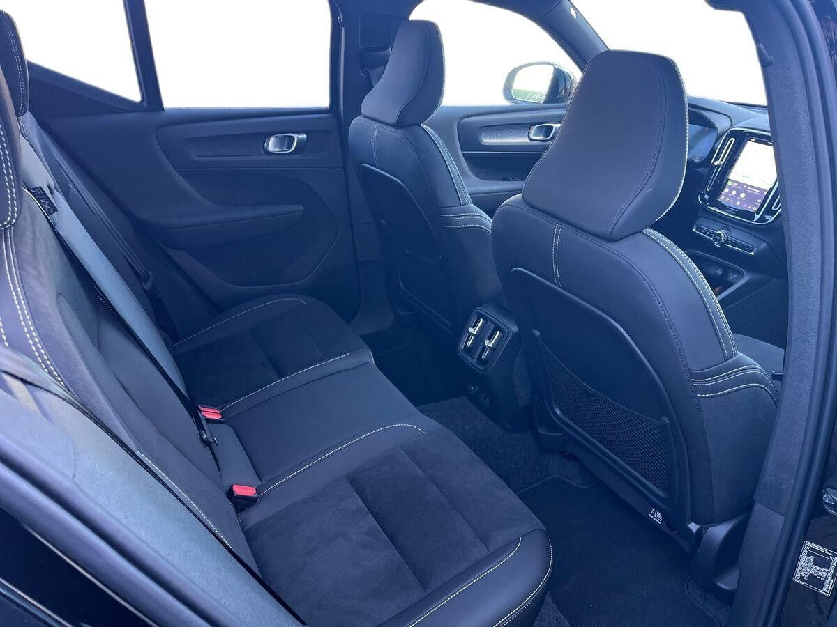 Sort Volvo EX40 fra 2026
