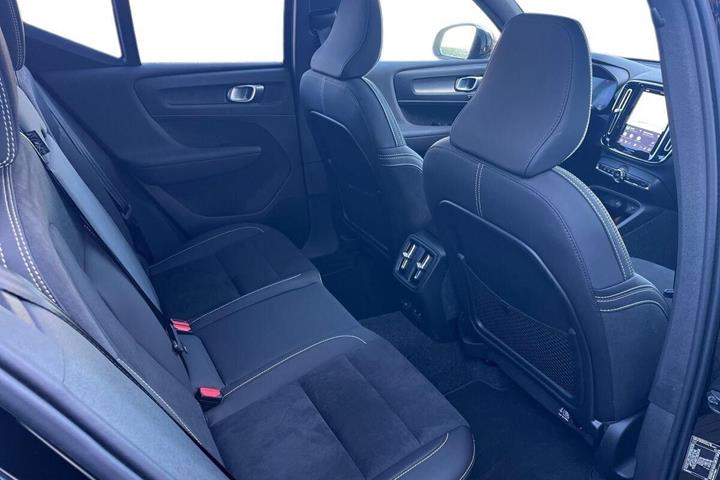 Sort Volvo EX40 fra 2026