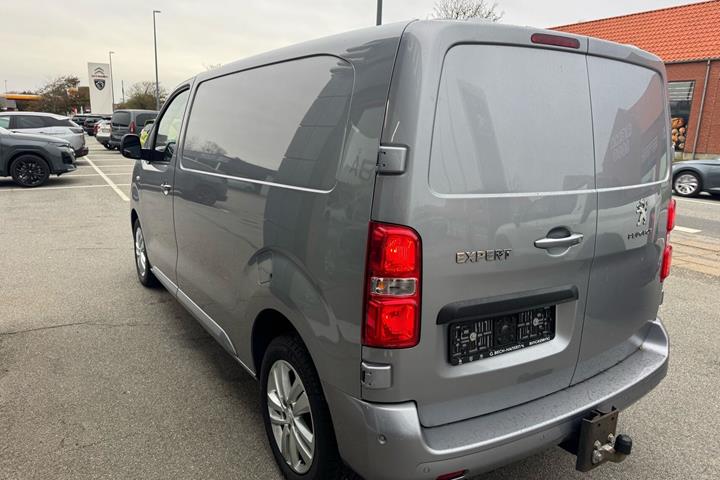 Grå Peugeot Expert fra 2023