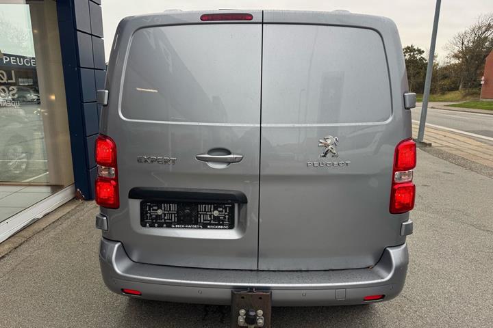 Grå Peugeot Expert fra 2023