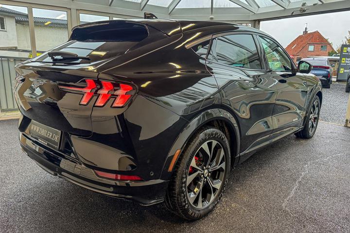 Sort Ford Mustang Mach-E fra 2024