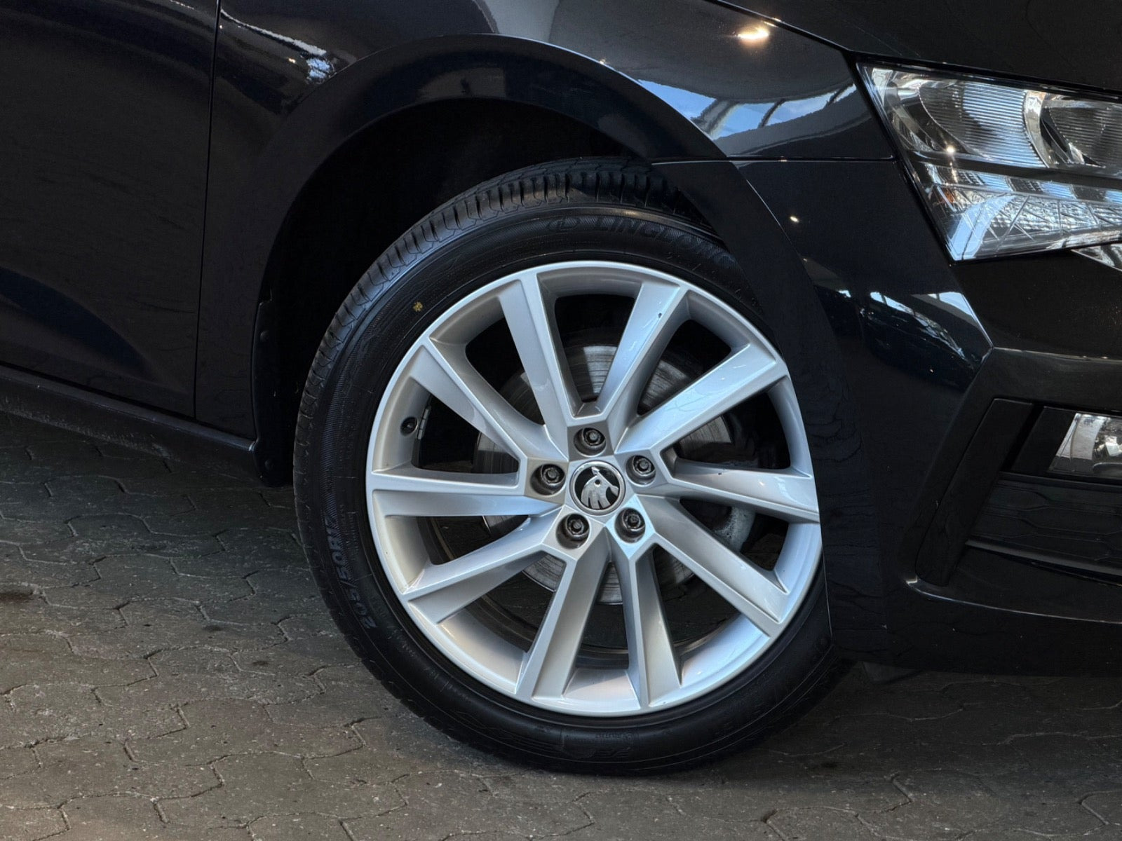 Sort Skoda Scala fra 2022