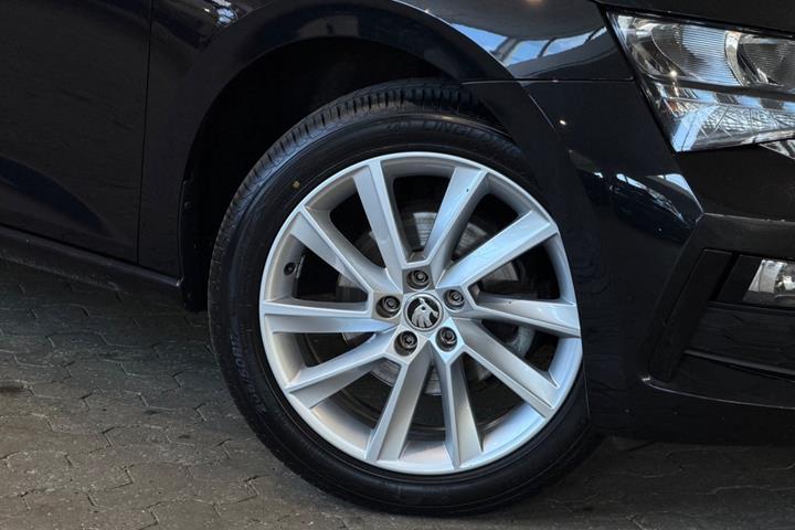 Sort Skoda Scala fra 2022