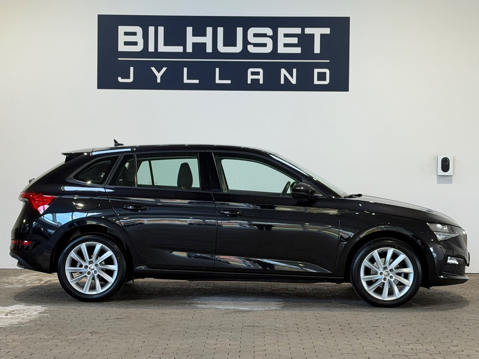 Sort Skoda Scala fra 2022