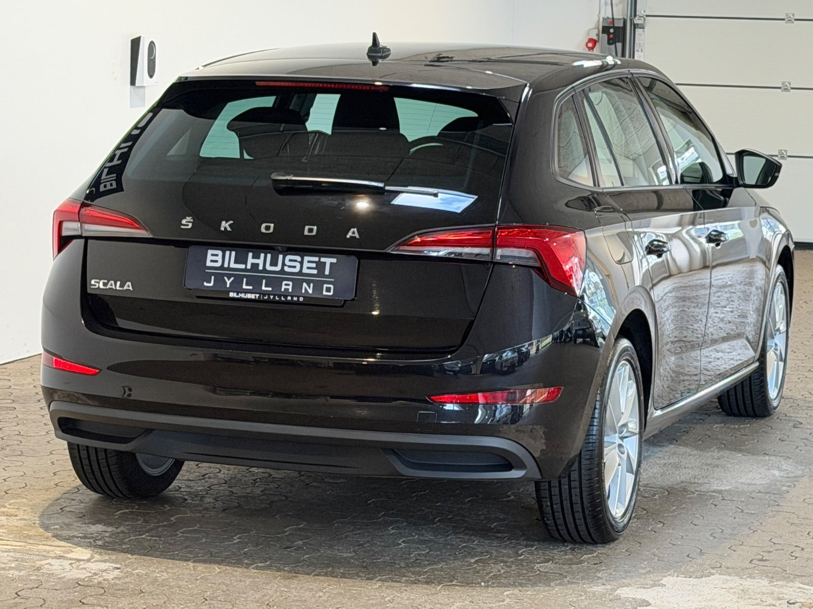 Sort Skoda Scala fra 2022