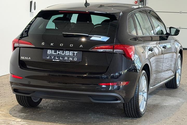 Sort Skoda Scala fra 2022