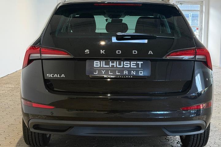 Sort Skoda Scala fra 2022