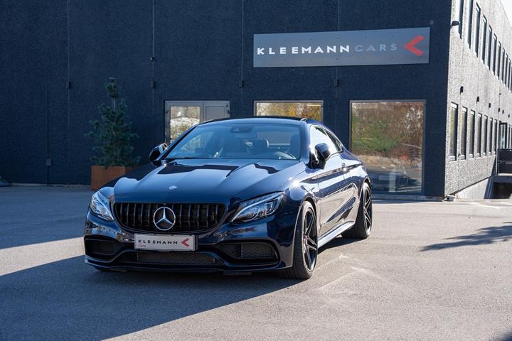 Blå Mercedes C63 fra 2016