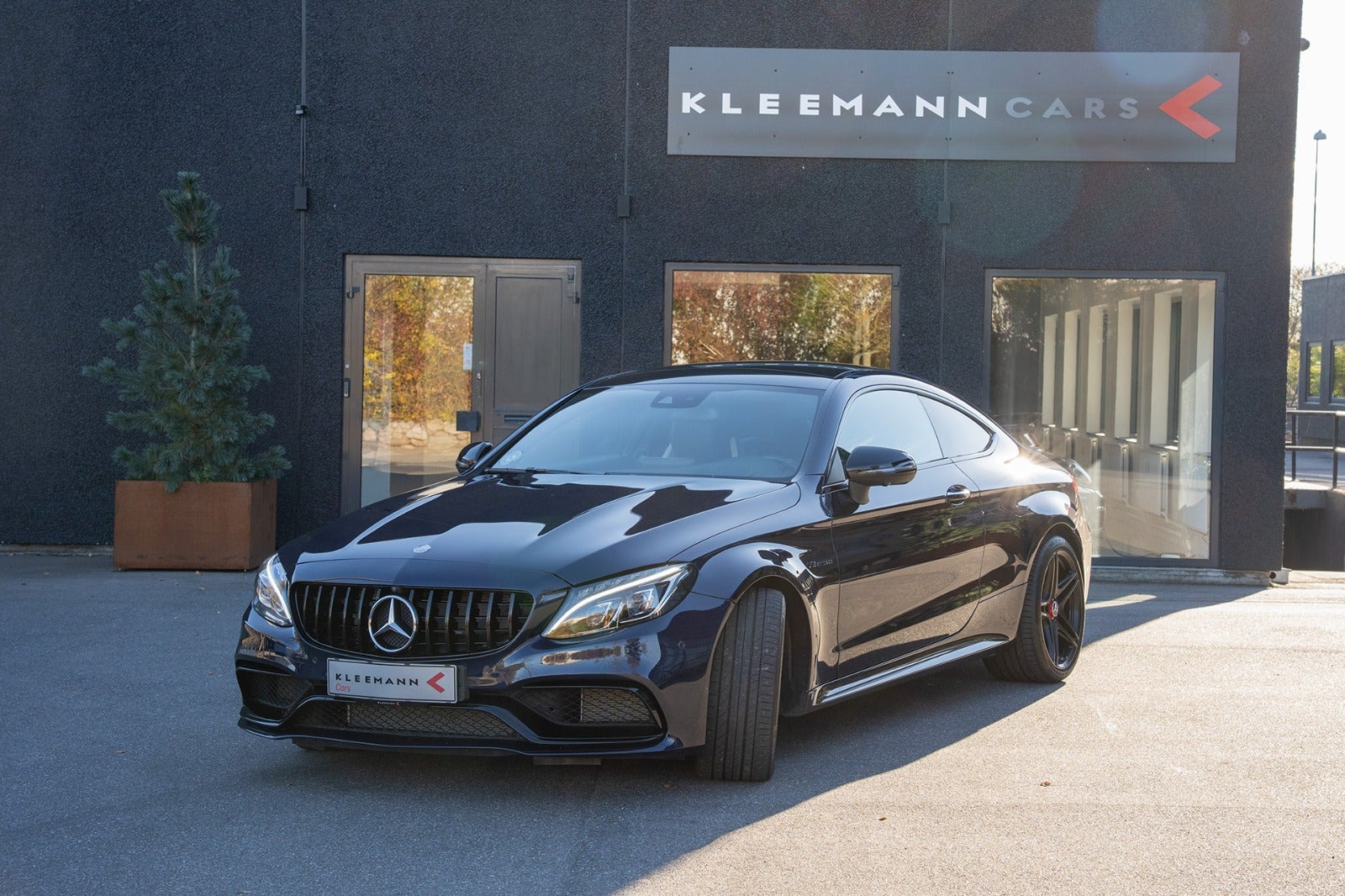 Blå Mercedes C63 fra 2016
