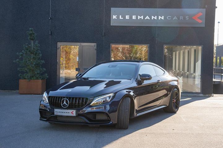 Blå Mercedes C63 fra 2016