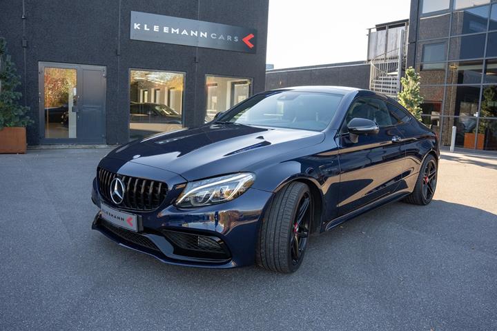 Blå Mercedes C63 fra 2016
