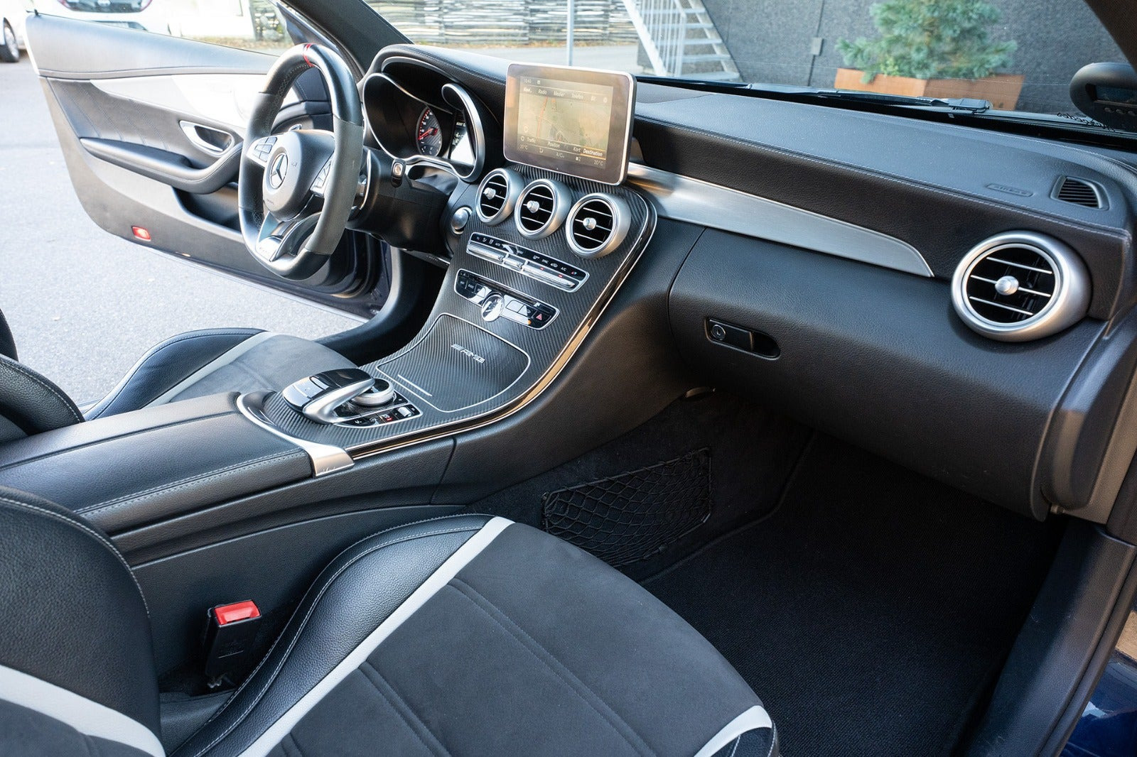 Blå Mercedes C63 fra 2016