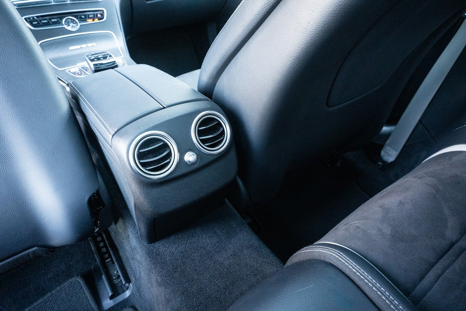 Blå Mercedes C63 fra 2016
