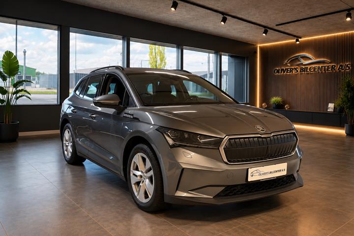 Grå Skoda Enyaq fra 2023