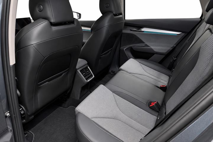 Grå Skoda Enyaq fra 2023