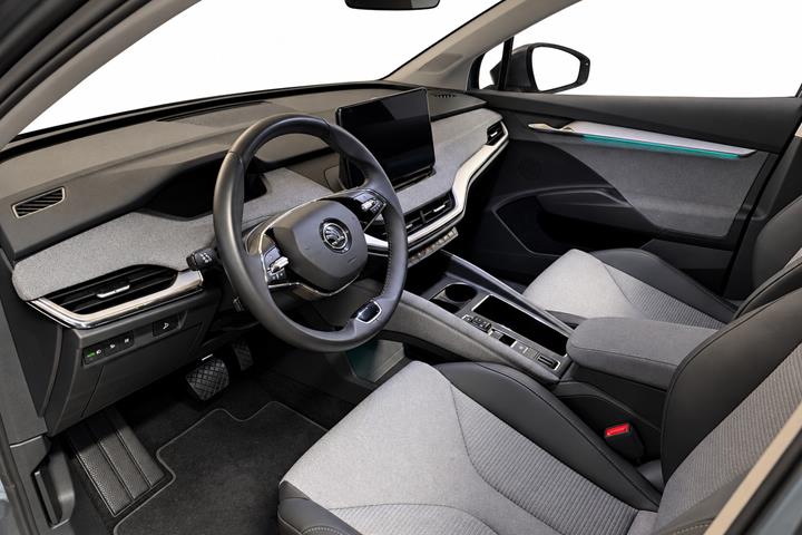 Grå Skoda Enyaq fra 2023