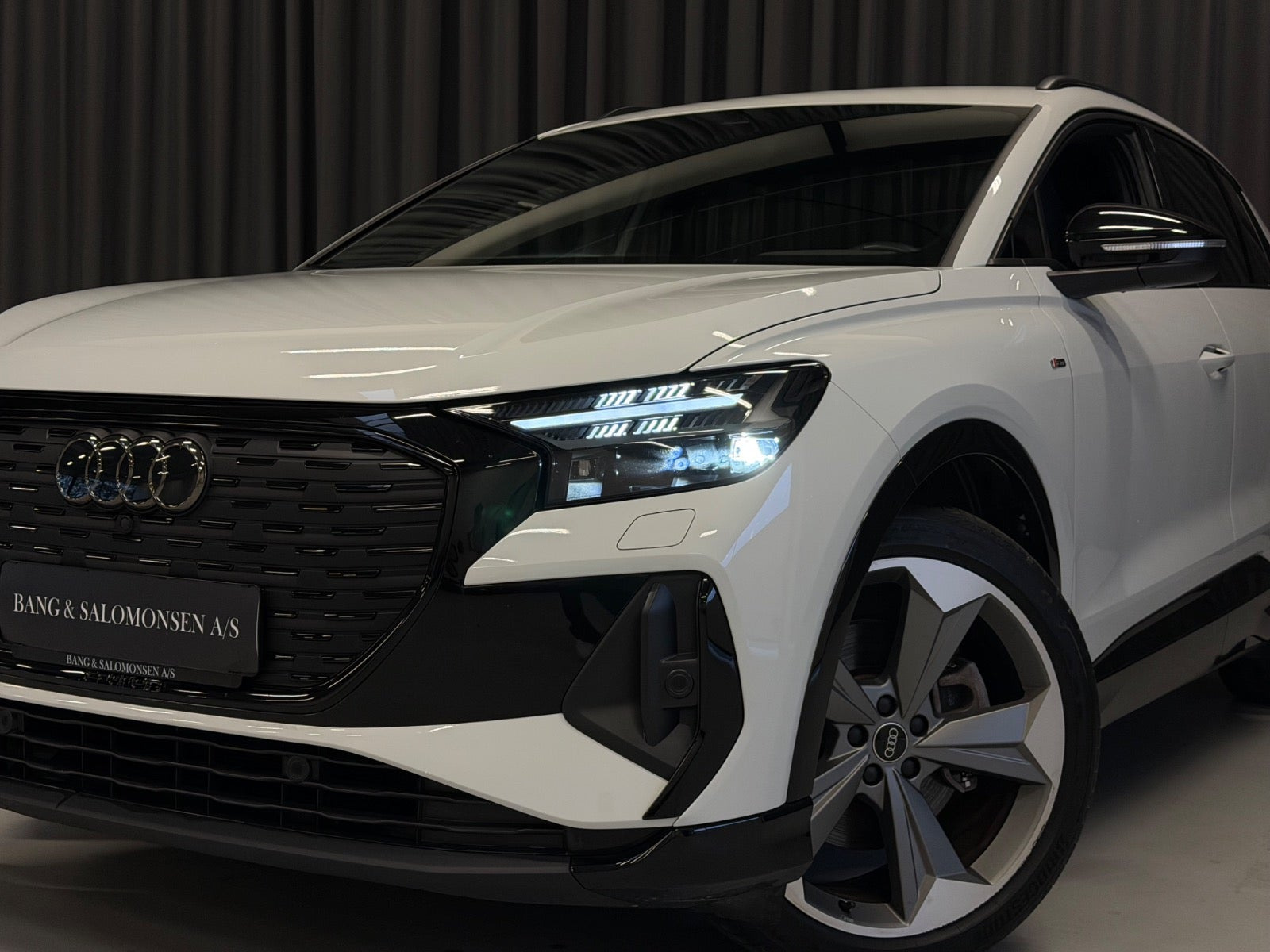 Hvid Audi Q4 e-tron fra 2024