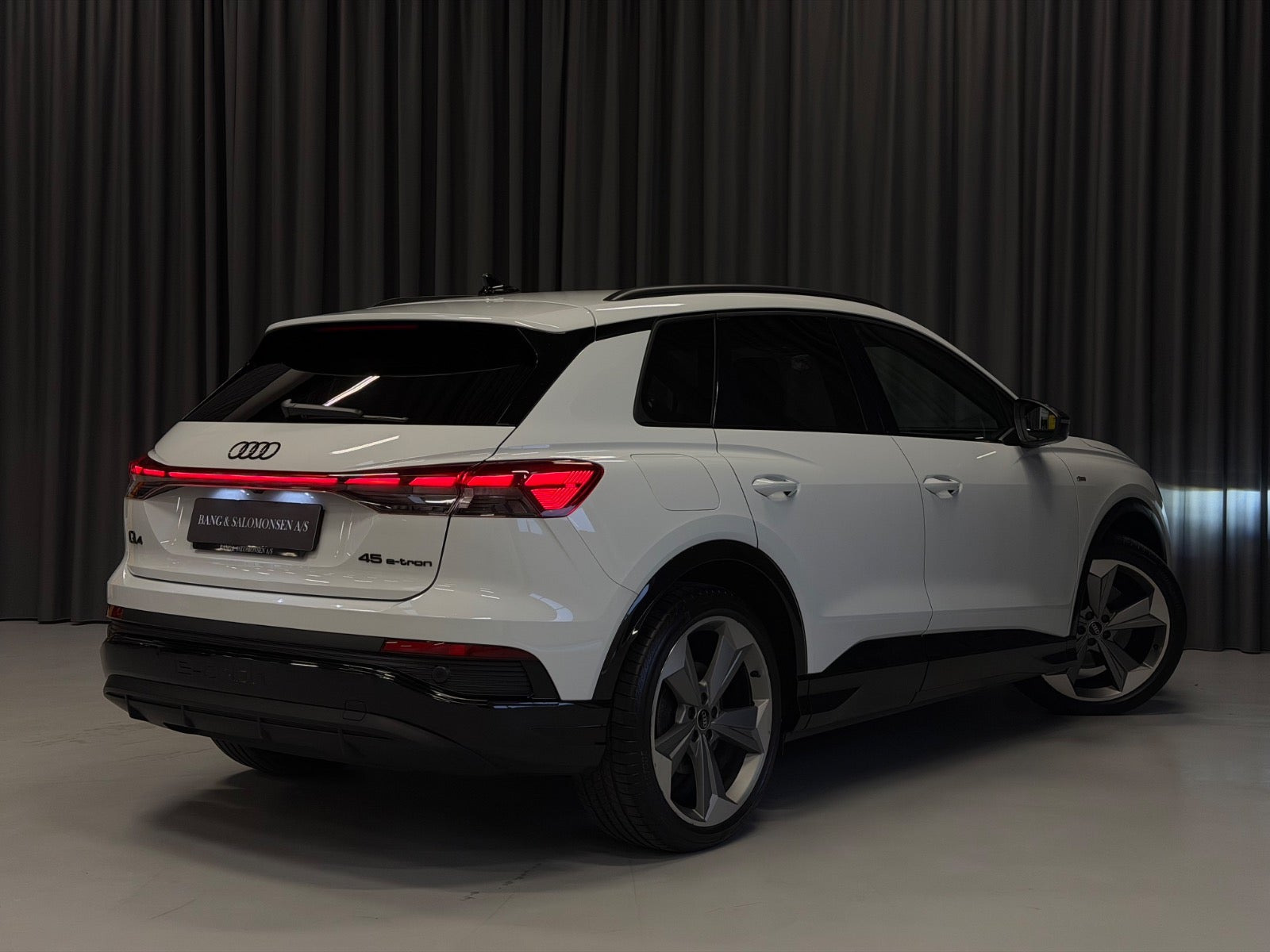 Hvid Audi Q4 e-tron fra 2024
