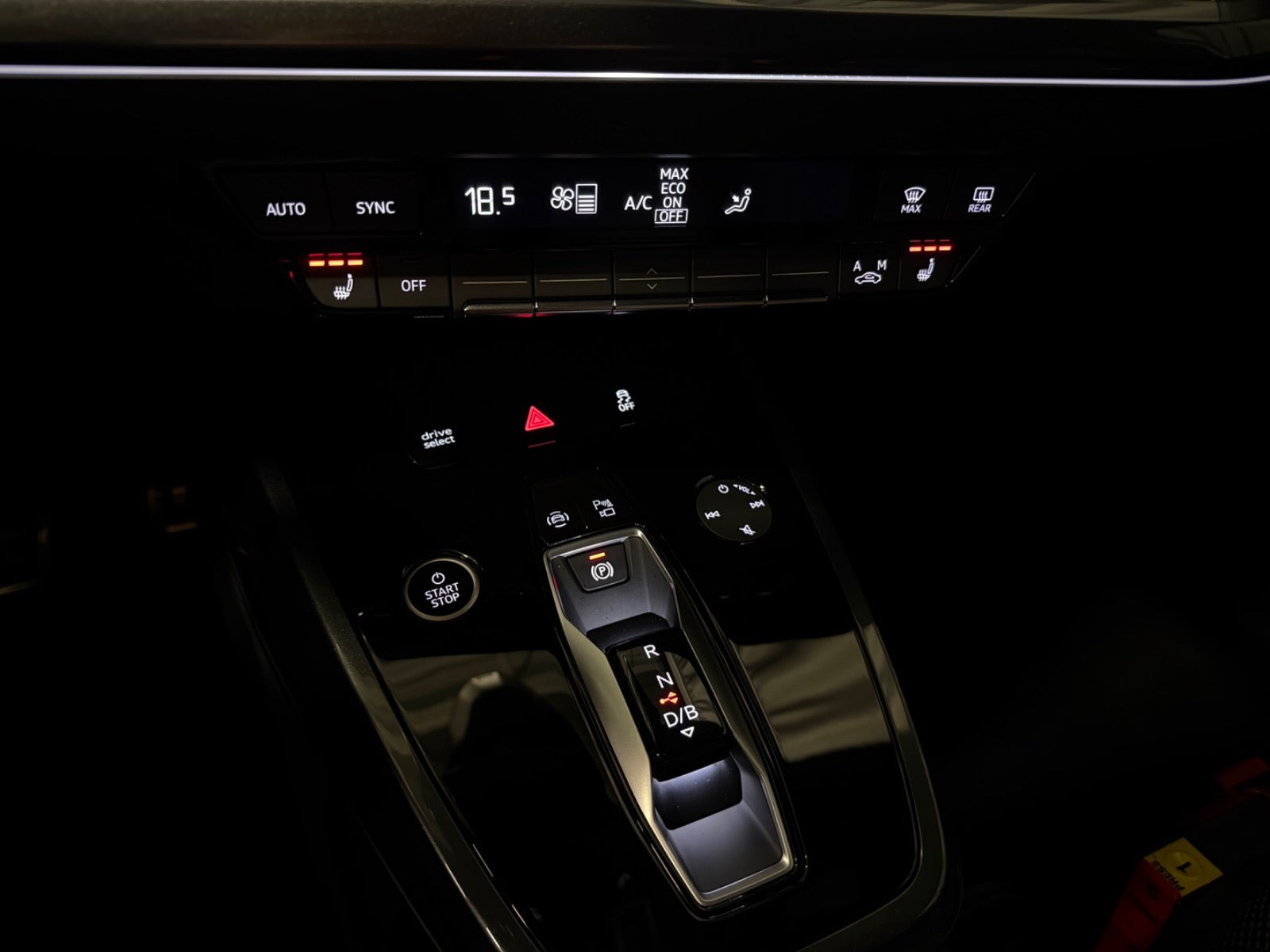Hvid Audi Q4 e-tron fra 2024