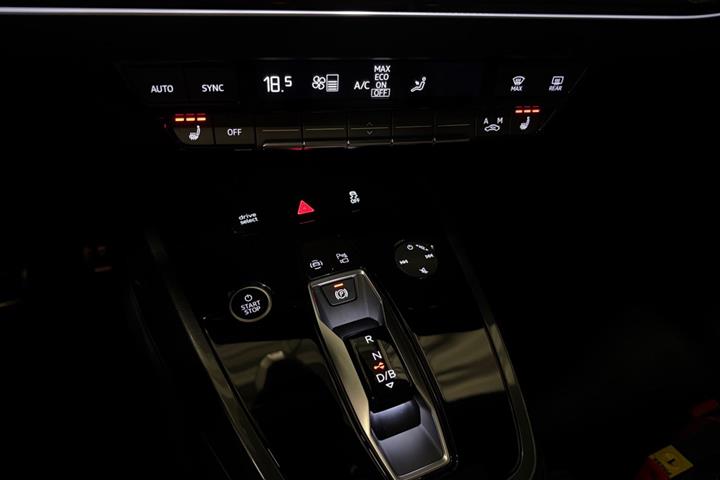 Hvid Audi Q4 e-tron fra 2024