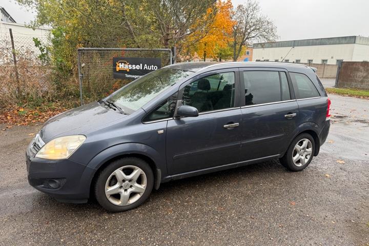 Grøn Opel Zafira fra 2008