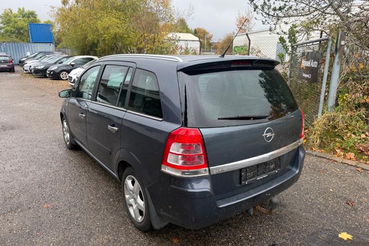 Grøn Opel Zafira fra 2008