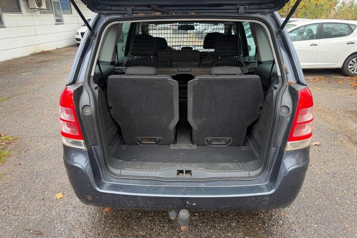 Grøn Opel Zafira fra 2008