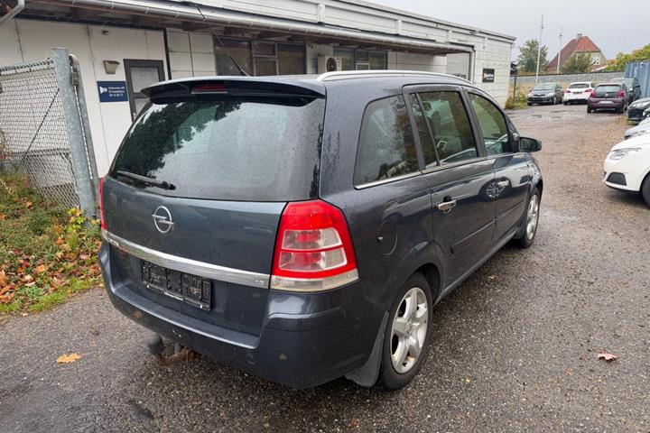 Grøn Opel Zafira fra 2008