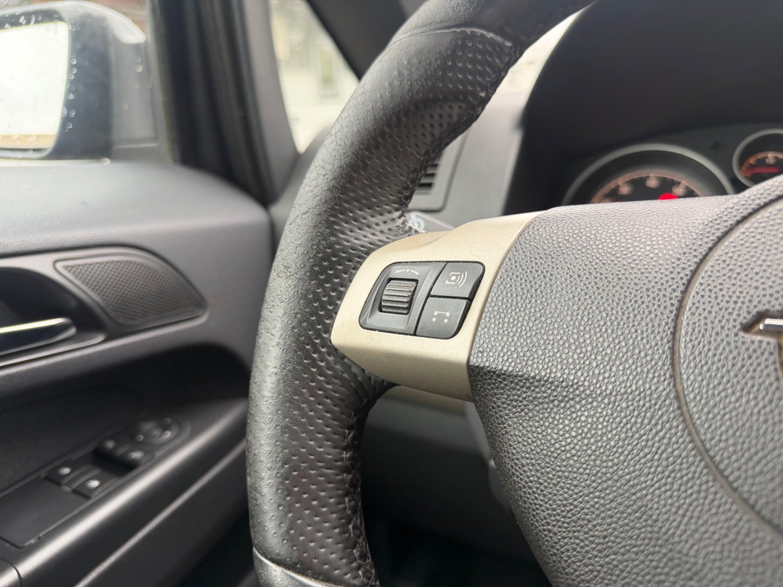 Grøn Opel Zafira fra 2008