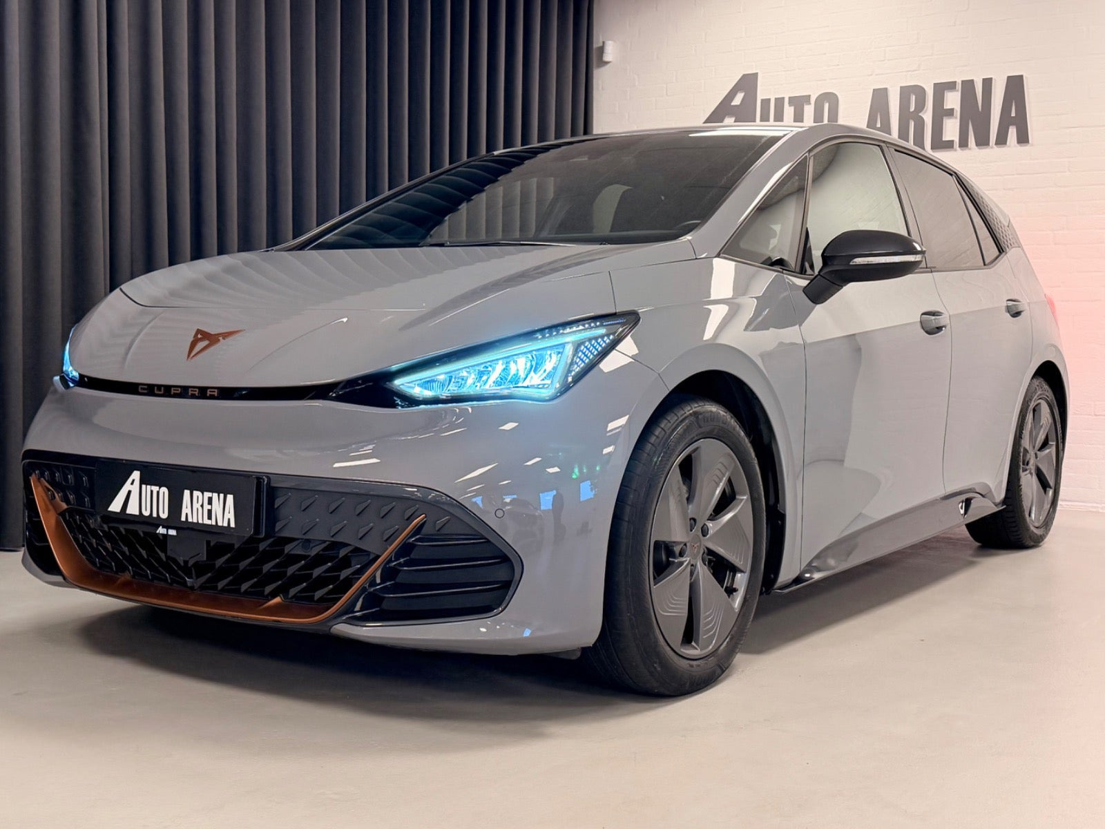 Grå Cupra Born fra 2023
