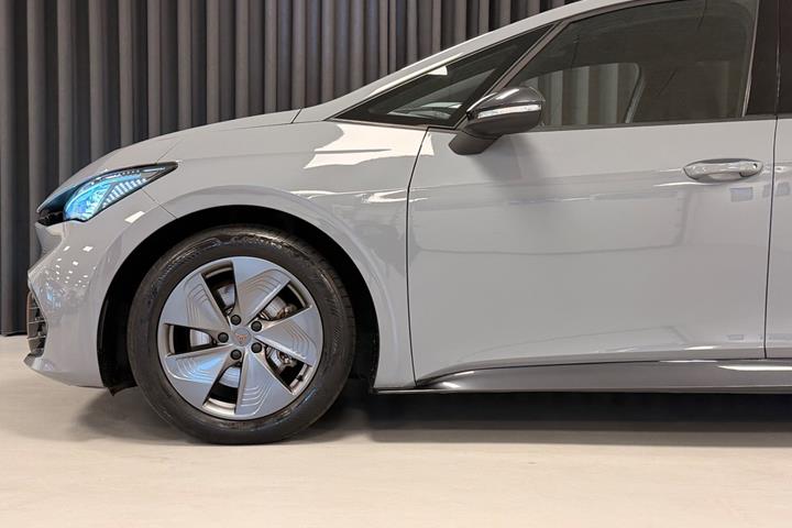 Grå Cupra Born fra 2023