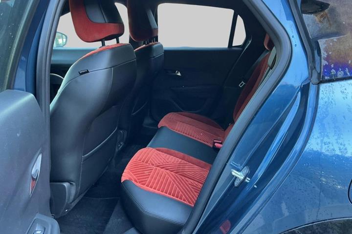 undefined Lancia Ypsilon fra 2025