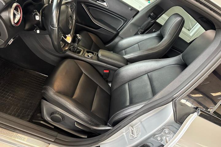 Sølv Mercedes CLA200 fra 2015