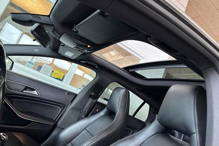 Sølv Mercedes CLA200 fra 2015