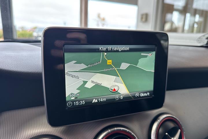 Sølv Mercedes CLA200 fra 2015
