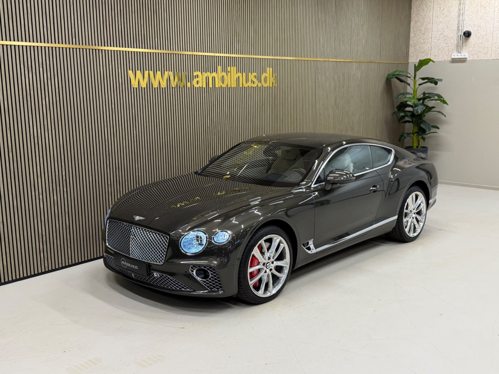 Brun Bentley Continental GT fra 2019