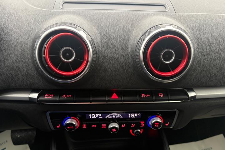Grå Audi A3 fra 2015