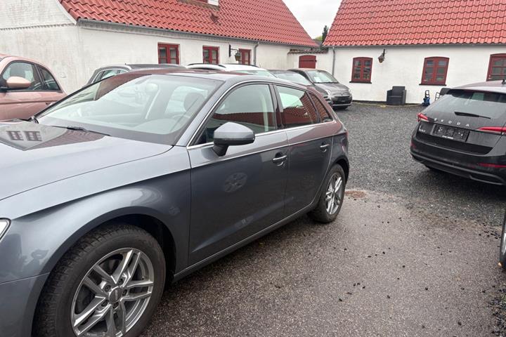 Grå Audi A3 fra 2015