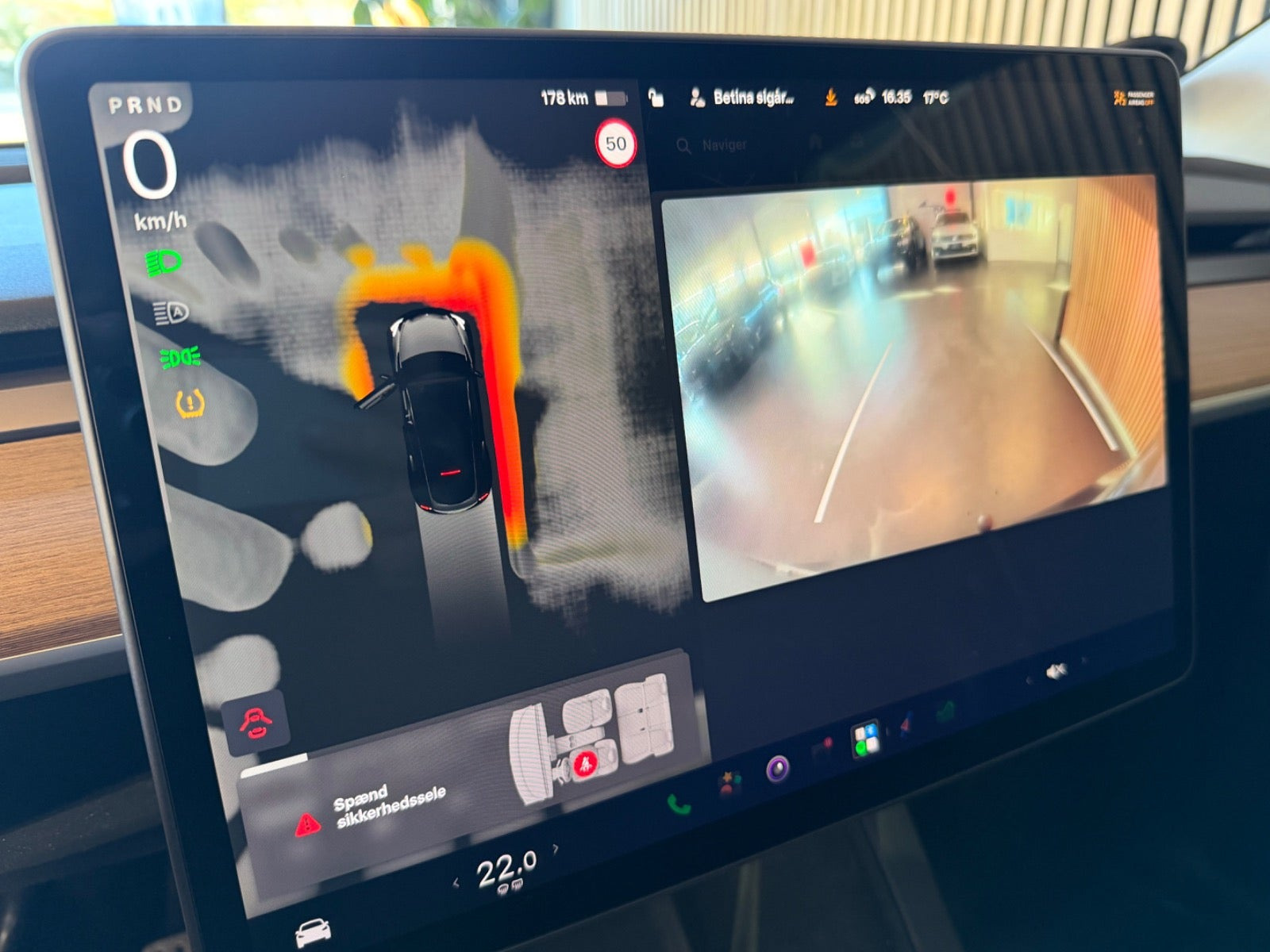 Sort Tesla Model Y fra 2022
