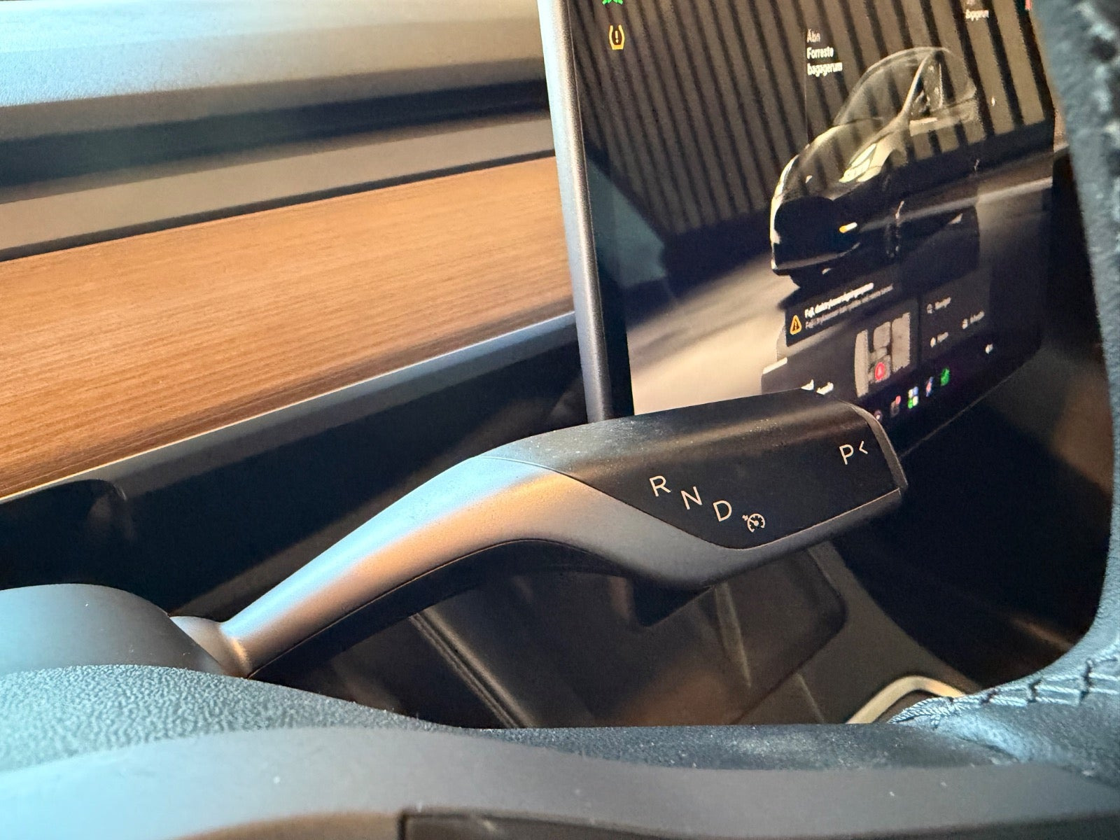 Sort Tesla Model Y fra 2022