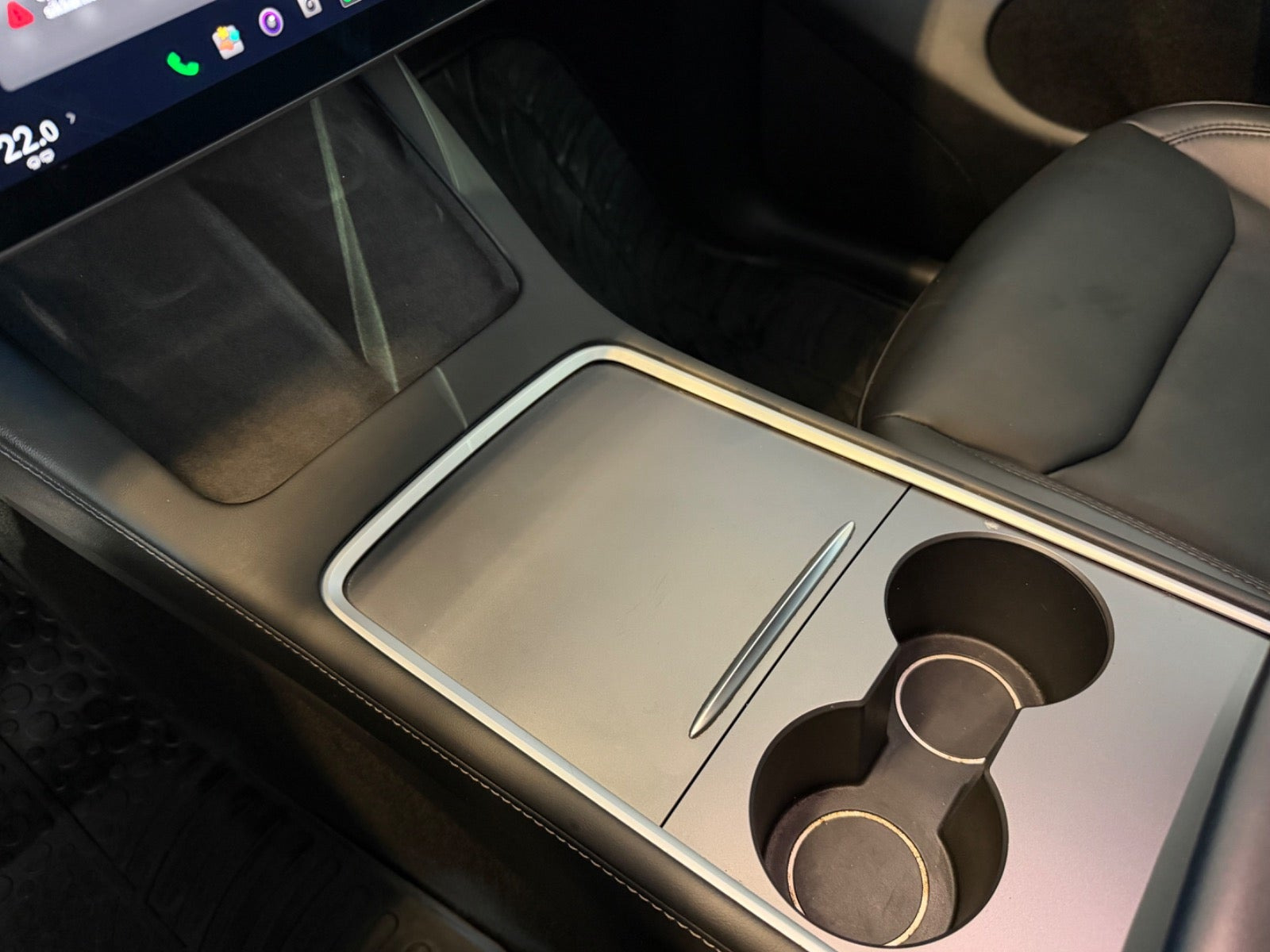 Sort Tesla Model Y fra 2022