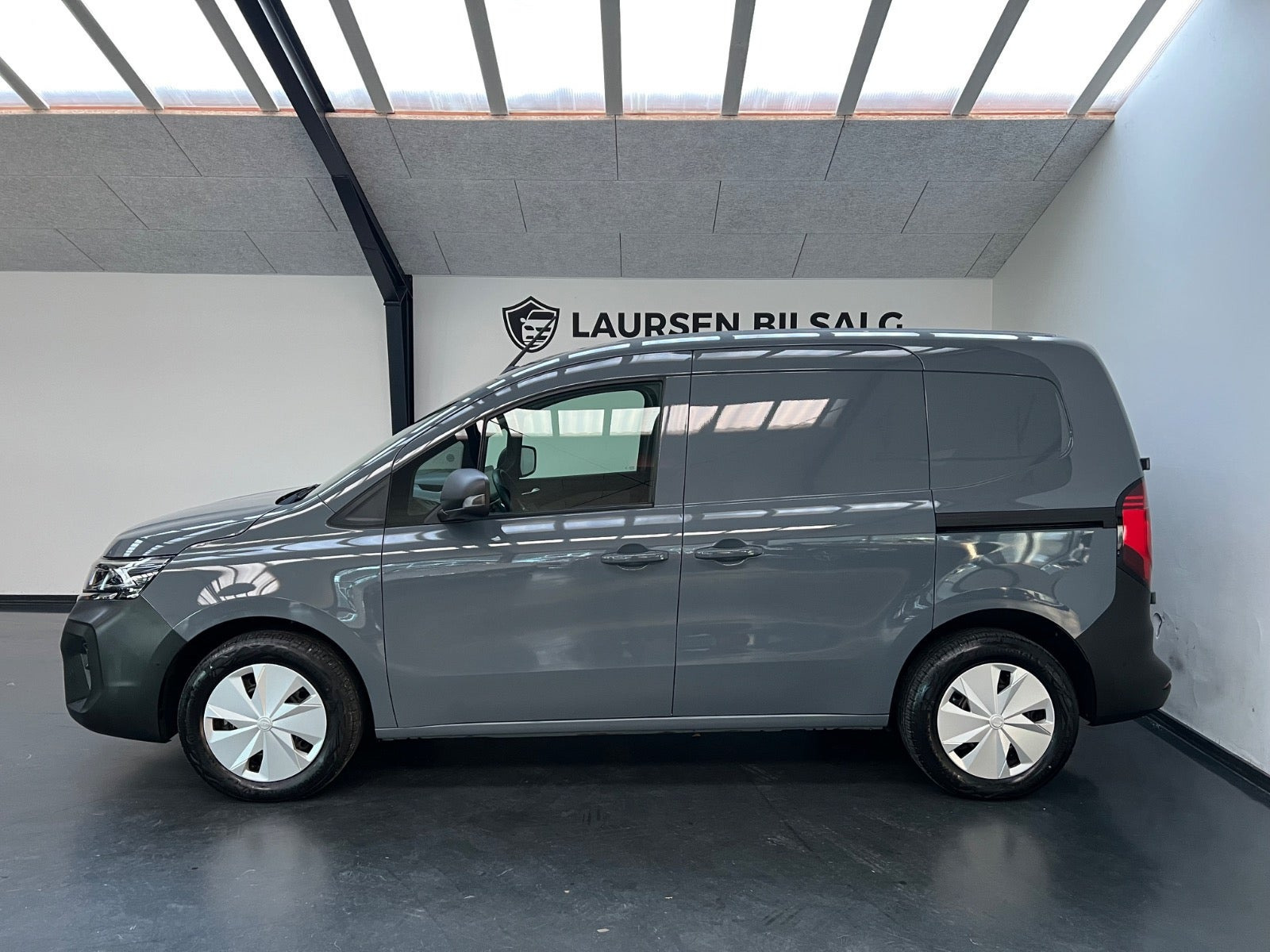 Grå Nissan Townstar fra 2024