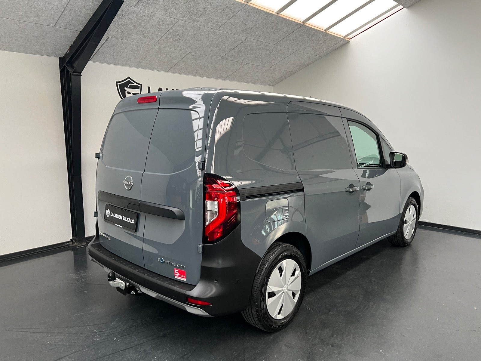 Grå Nissan Townstar fra 2024