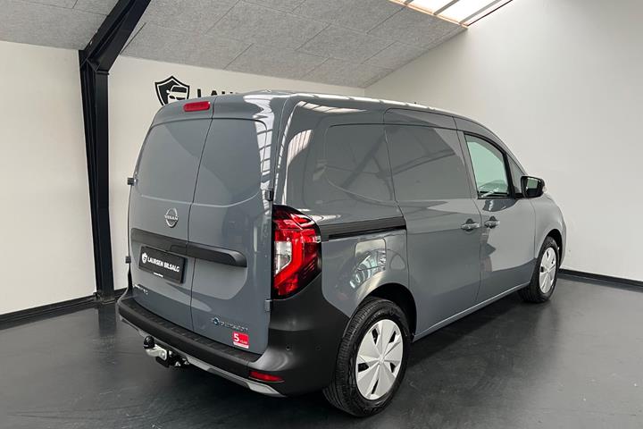 Grå Nissan Townstar fra 2024