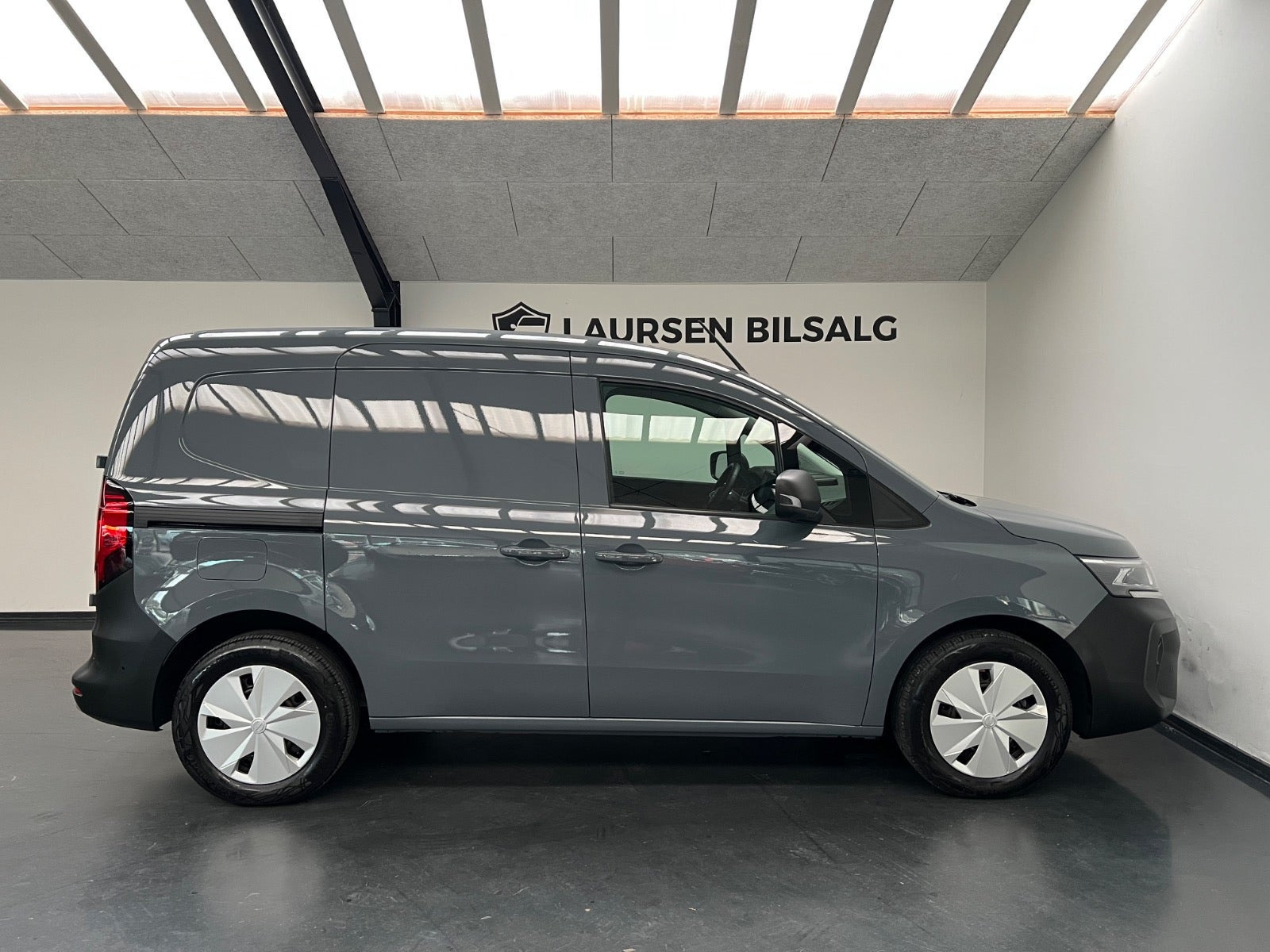 Grå Nissan Townstar fra 2024