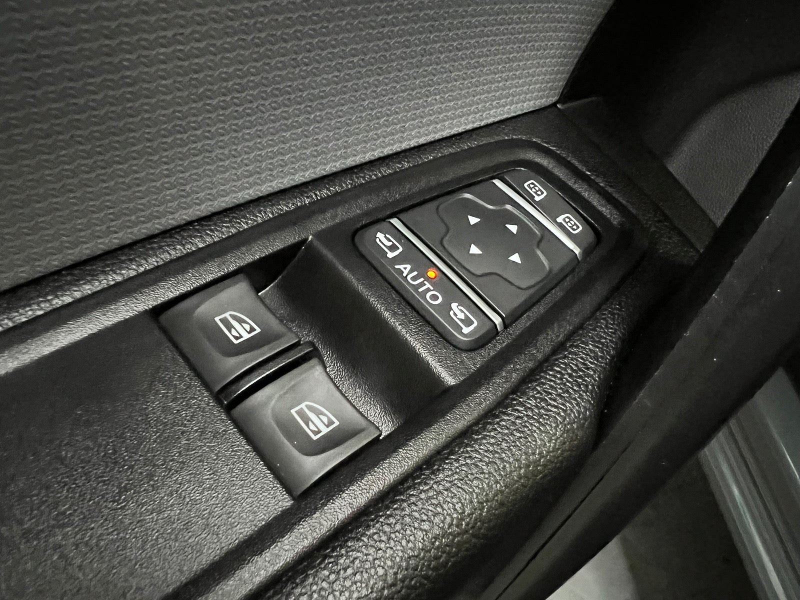 Grå Nissan Townstar fra 2024