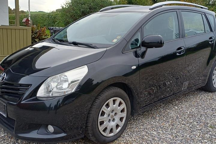 undefined Toyota Sportsvan fra 2011