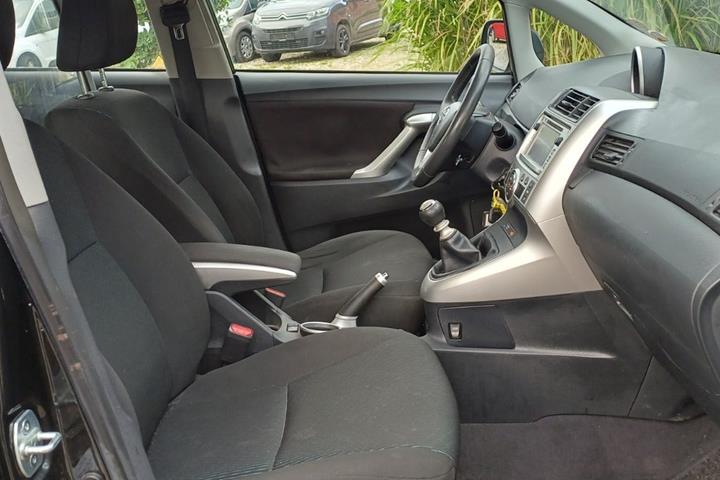 undefined Toyota Sportsvan fra 2011