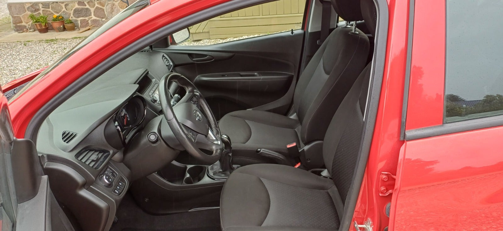 Rød Opel Karl fra 2017