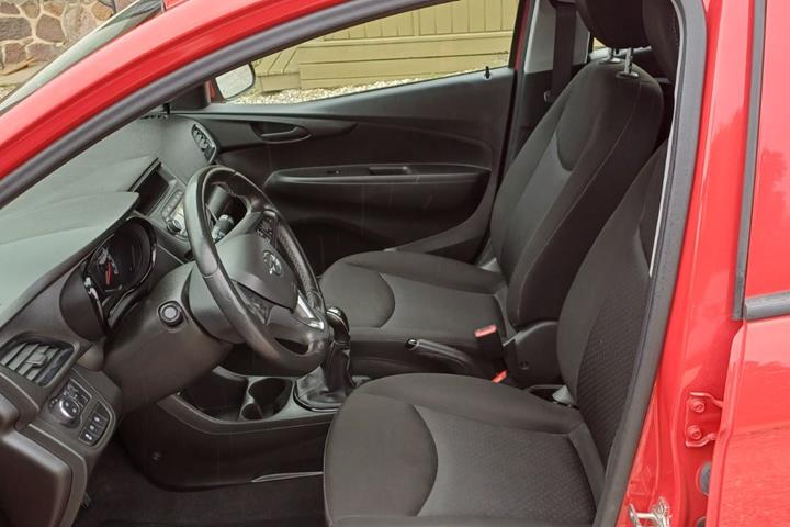 Rød Opel Karl fra 2017